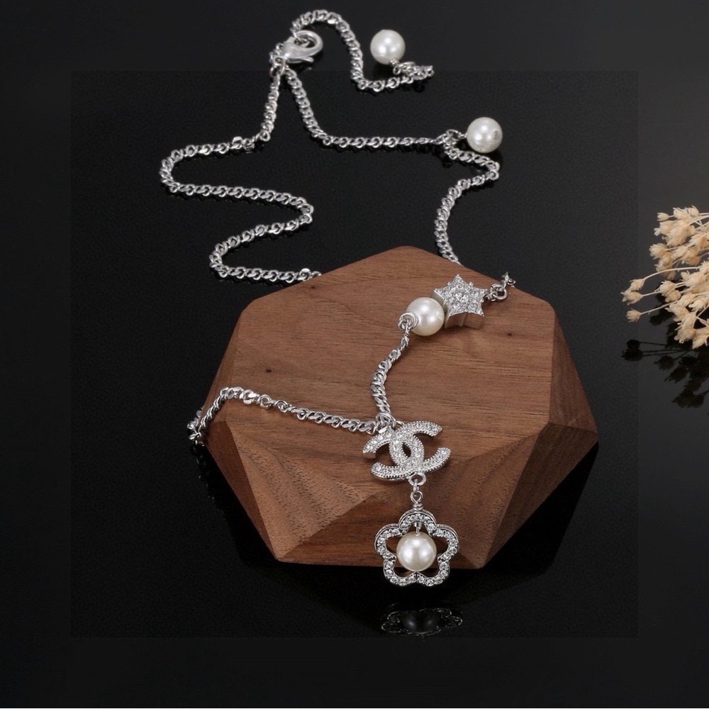 Chanel necklaces - Picture 3 of 6